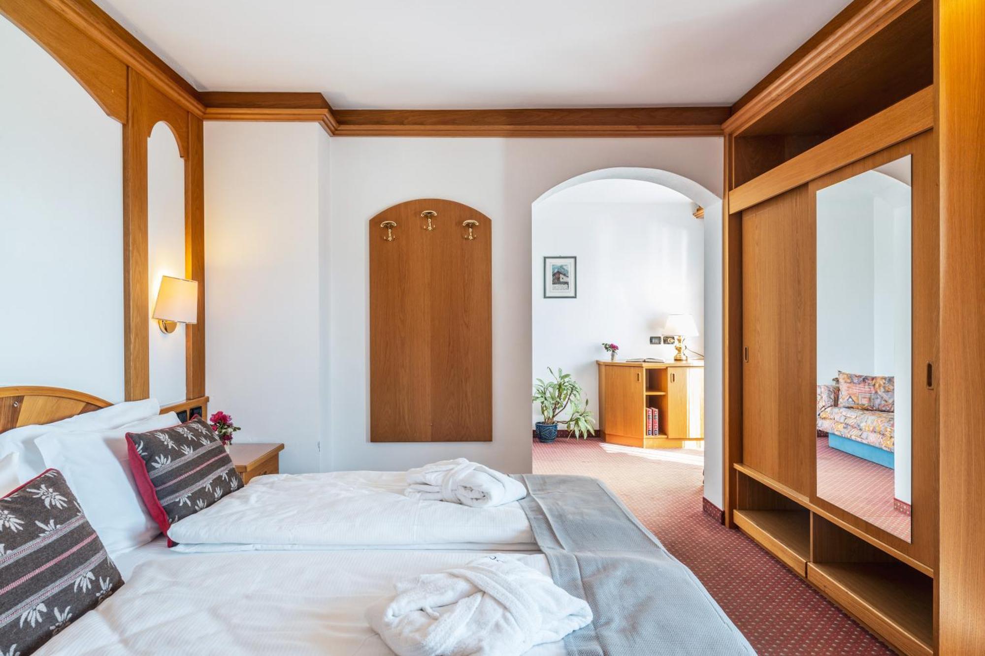 Hotel Meida ปอซซาดิฟัซซา ภายนอก รูปภาพ