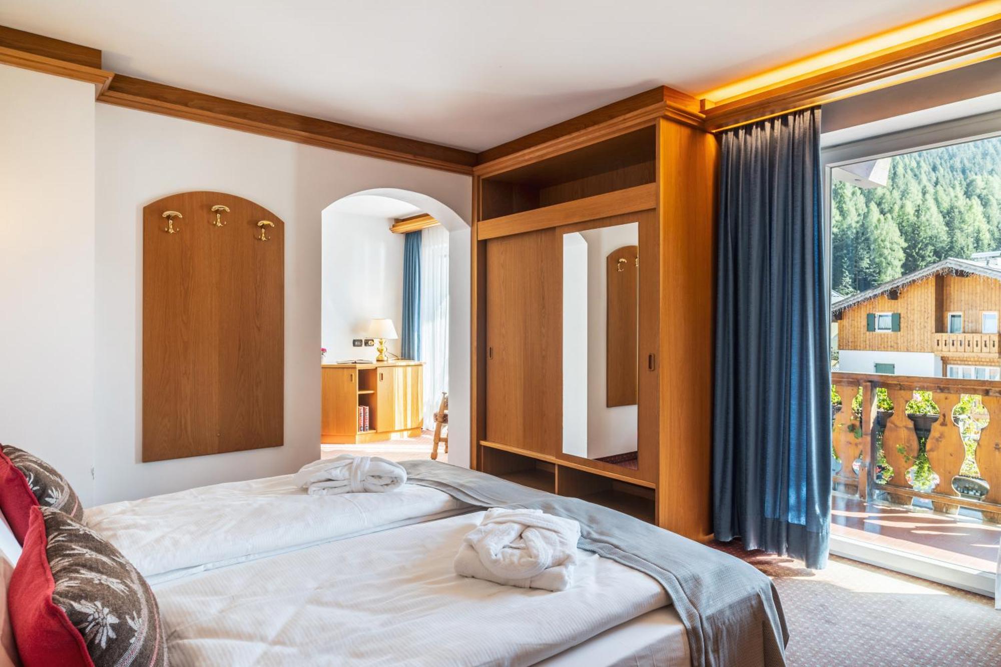 Hotel Meida ปอซซาดิฟัซซา ภายนอก รูปภาพ