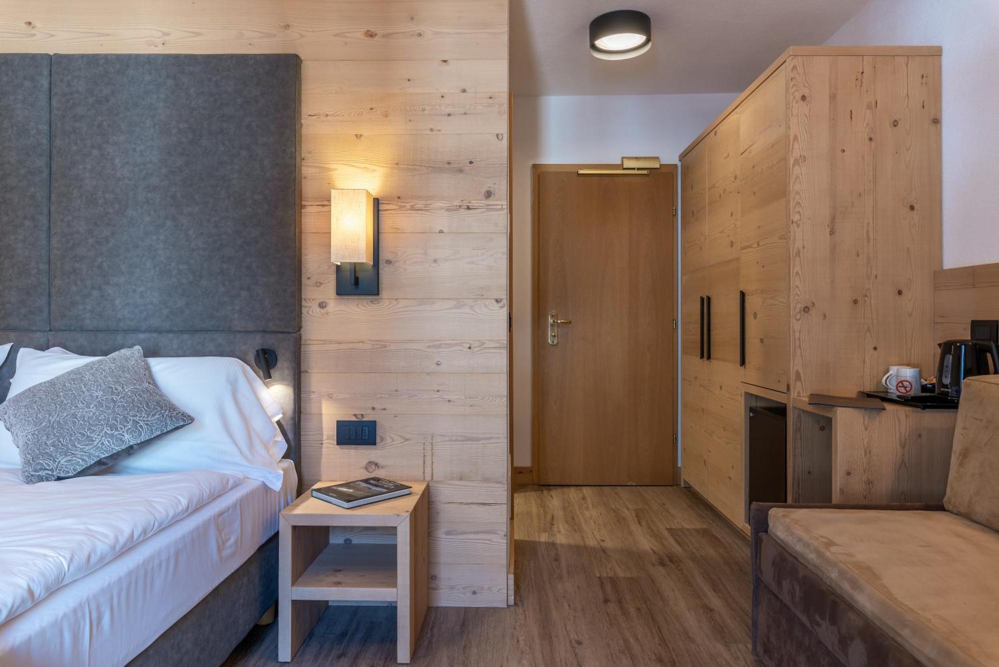 Hotel Meida ปอซซาดิฟัซซา ภายนอก รูปภาพ