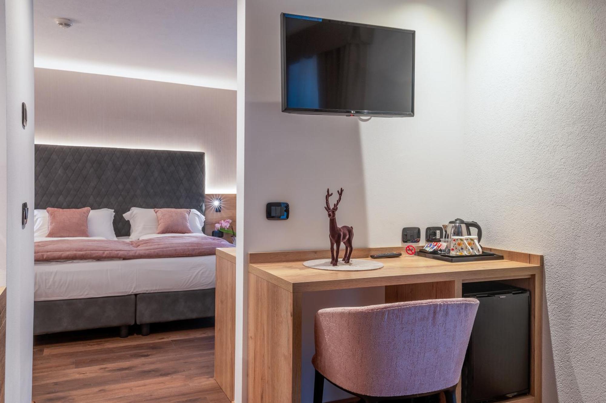 Hotel Meida ปอซซาดิฟัซซา ภายนอก รูปภาพ