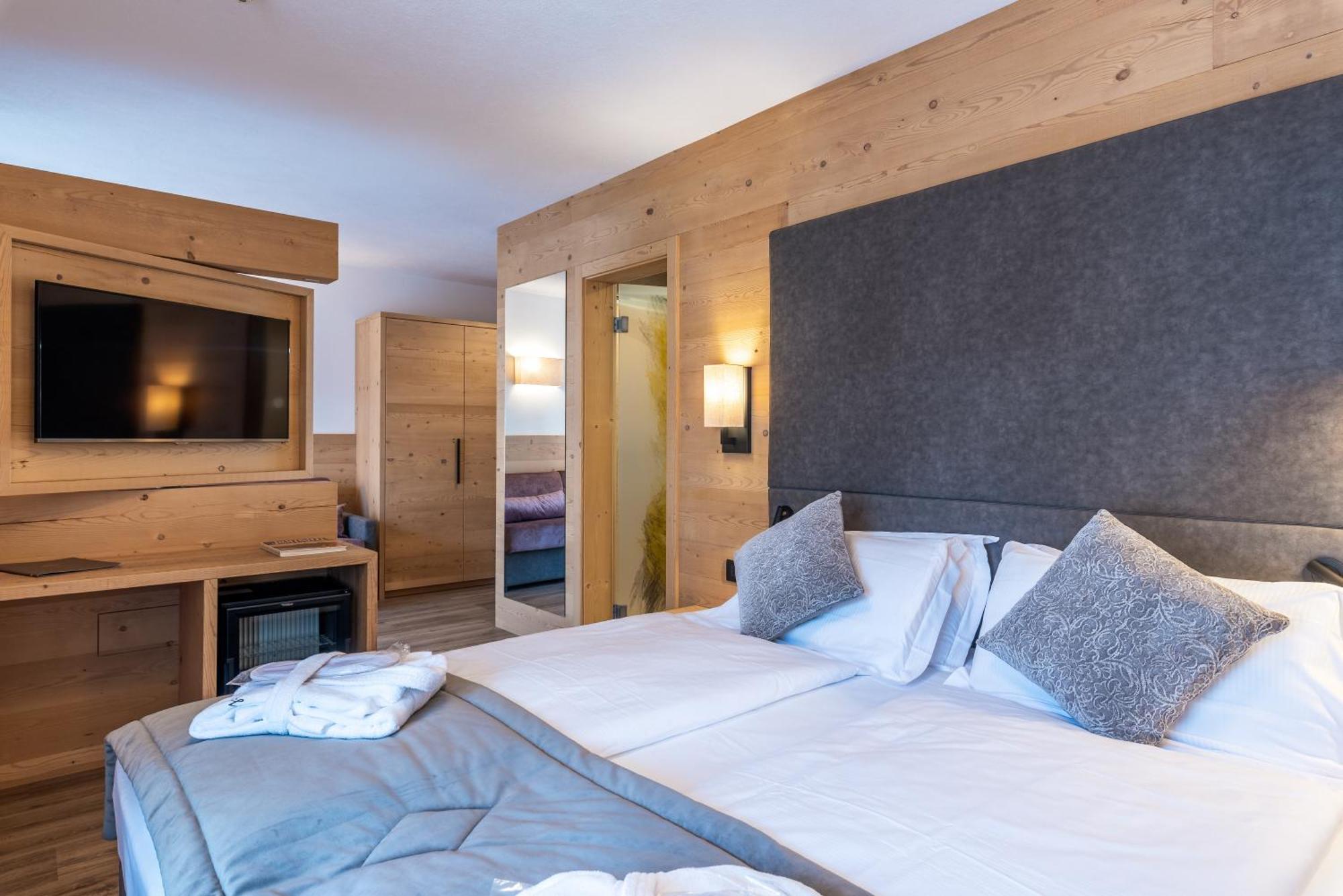 Hotel Meida ปอซซาดิฟัซซา ภายนอก รูปภาพ