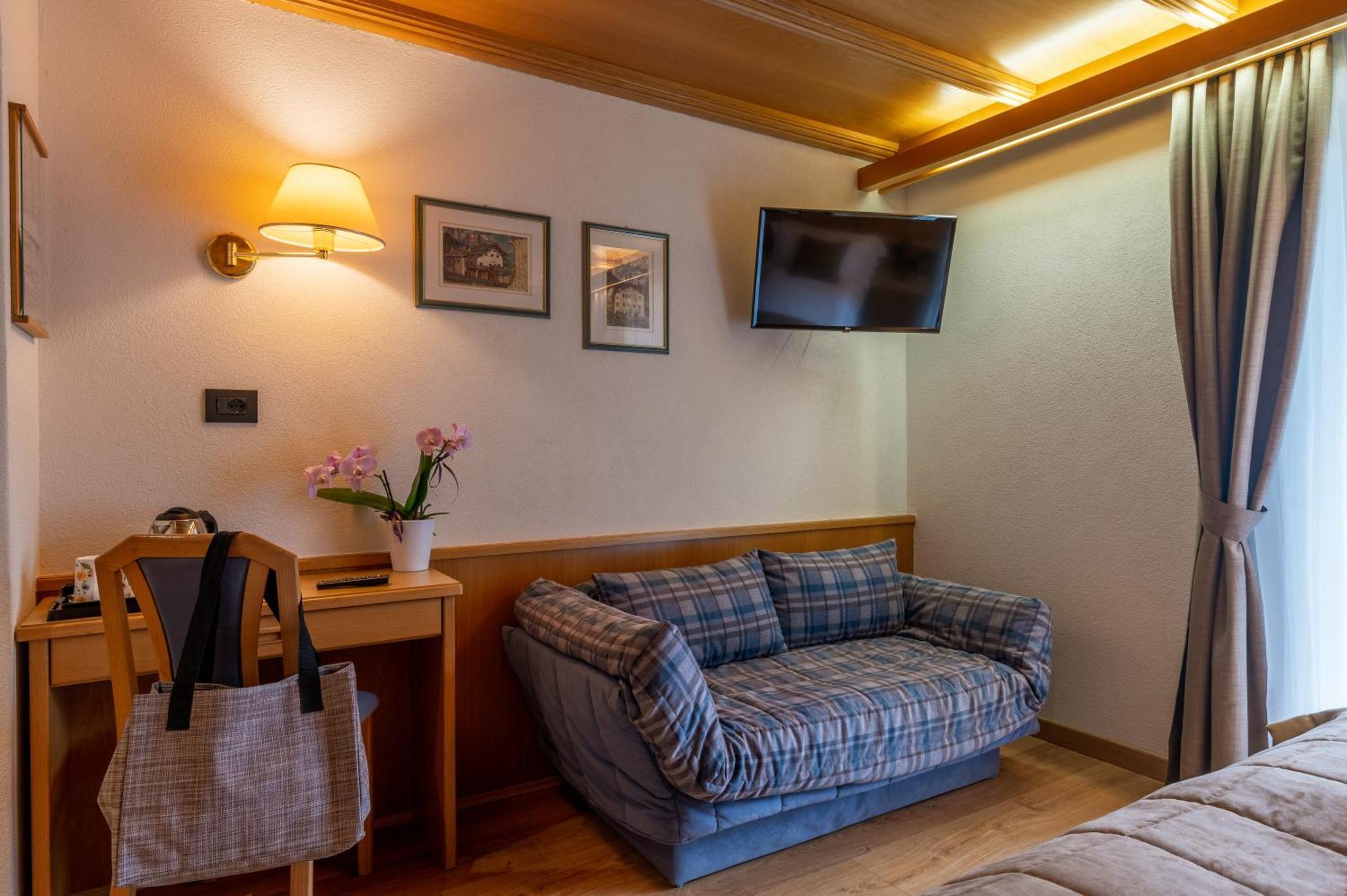 Hotel Meida ปอซซาดิฟัซซา ภายนอก รูปภาพ