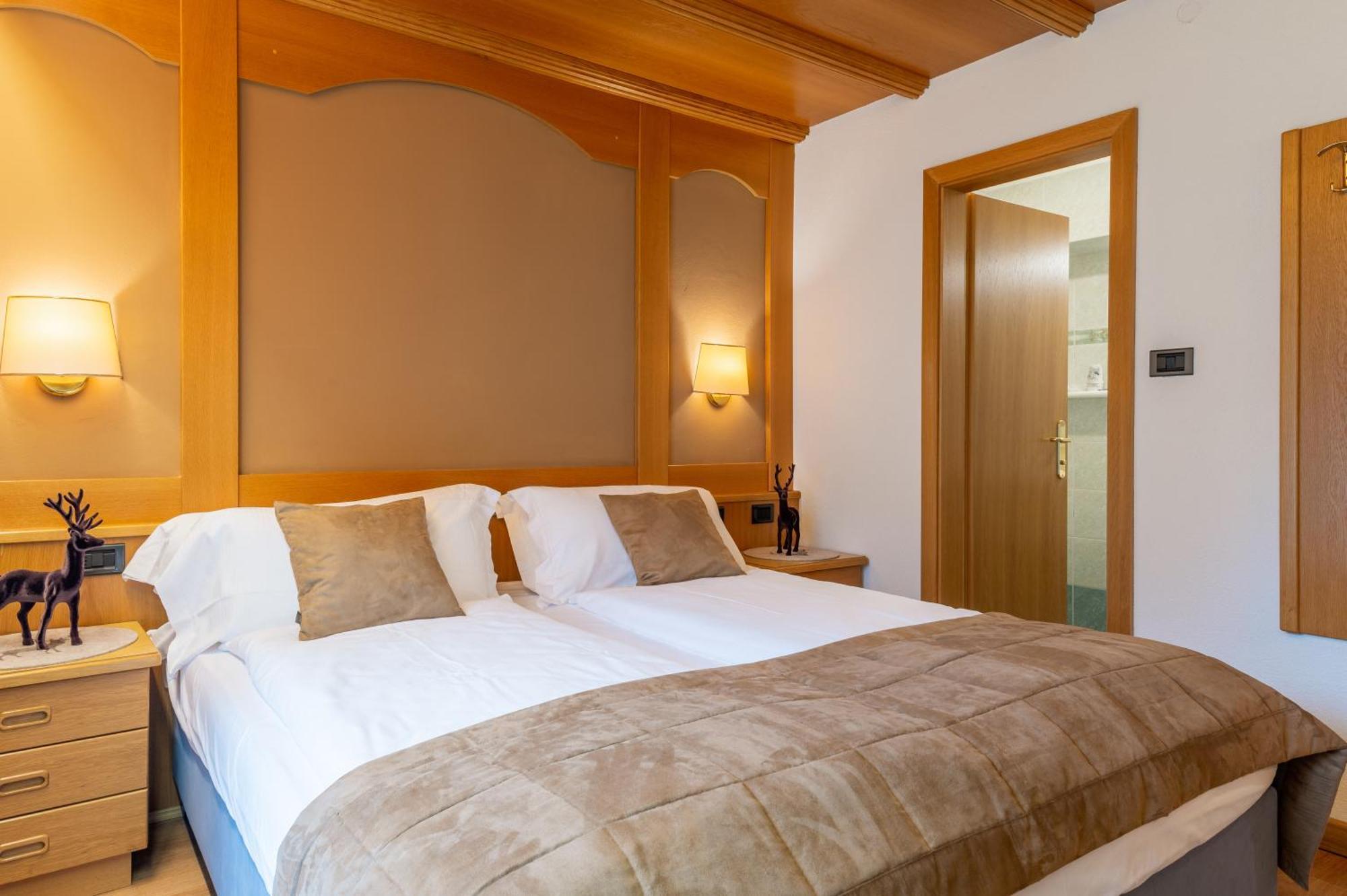 Hotel Meida ปอซซาดิฟัซซา ภายนอก รูปภาพ