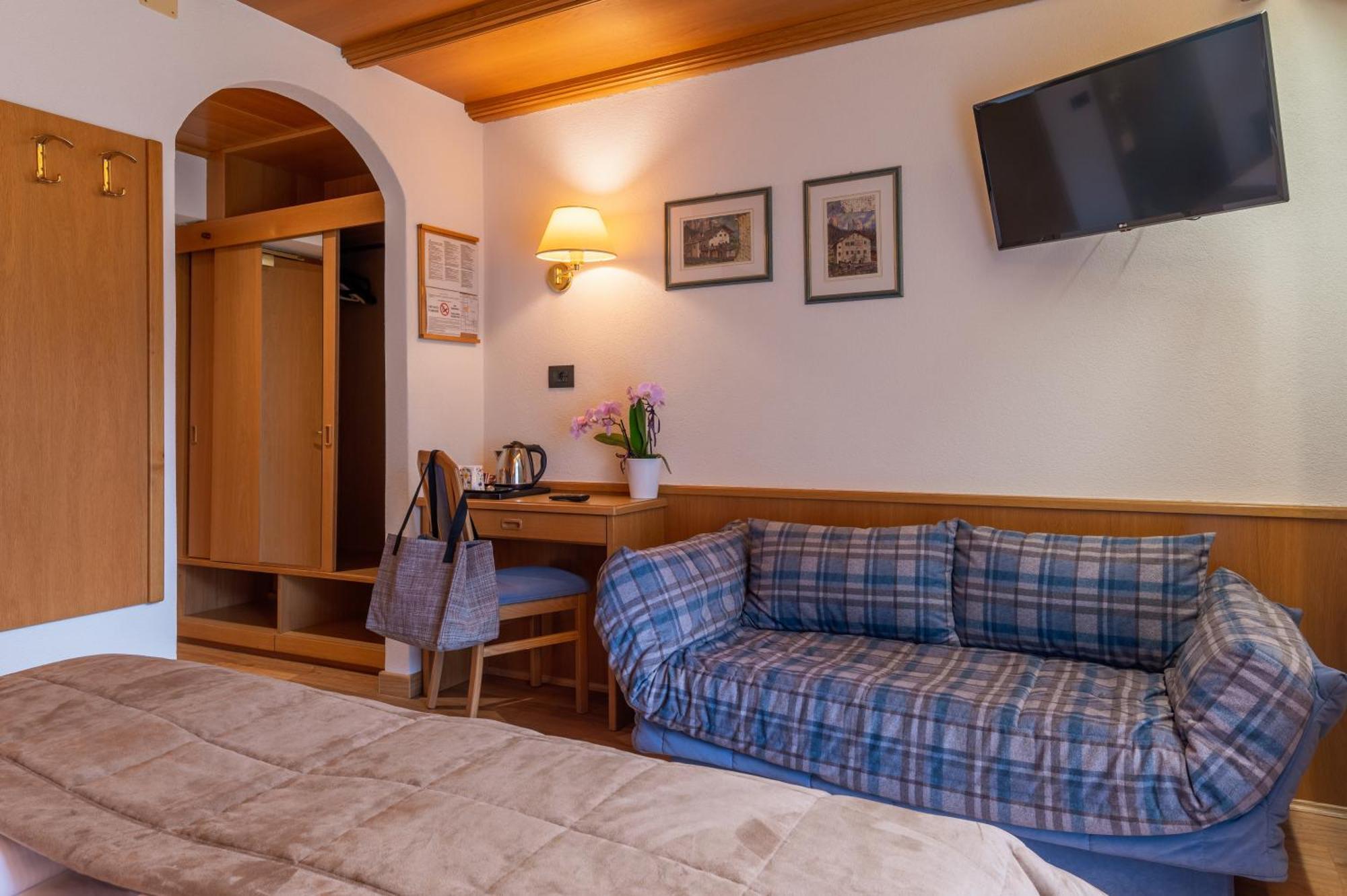 Hotel Meida ปอซซาดิฟัซซา ภายนอก รูปภาพ