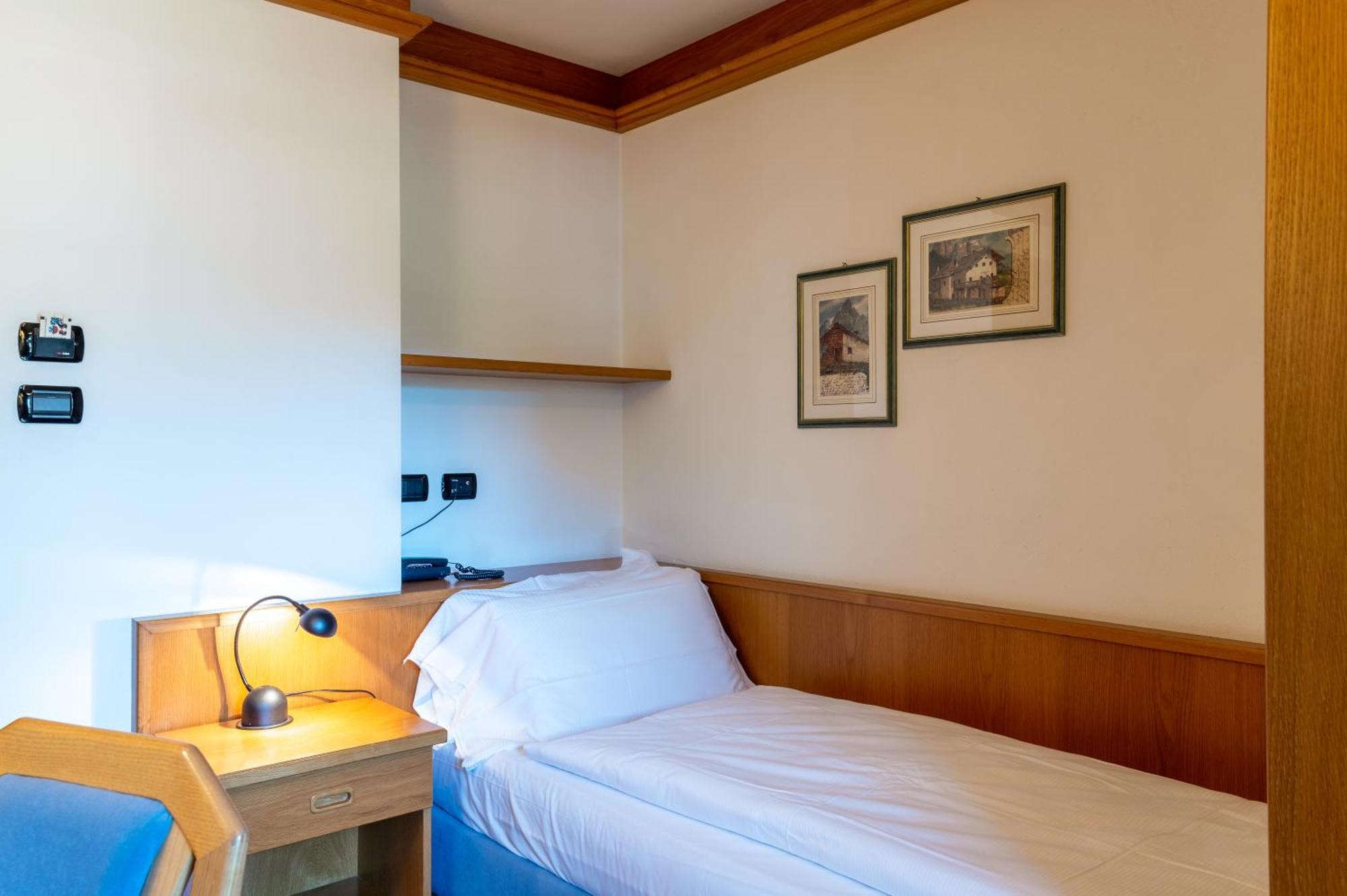 Hotel Meida ปอซซาดิฟัซซา ภายนอก รูปภาพ