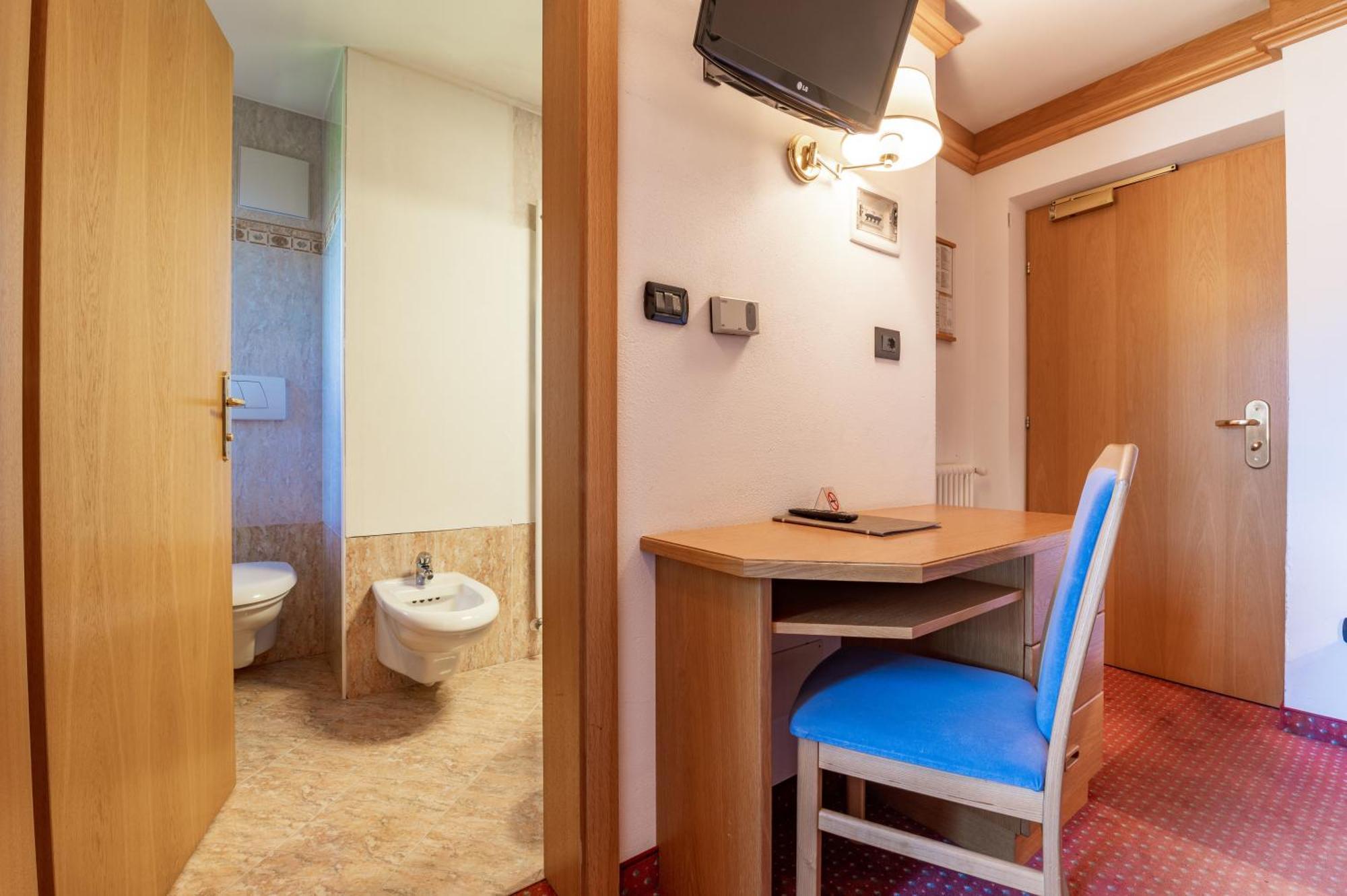 Hotel Meida ปอซซาดิฟัซซา ภายนอก รูปภาพ