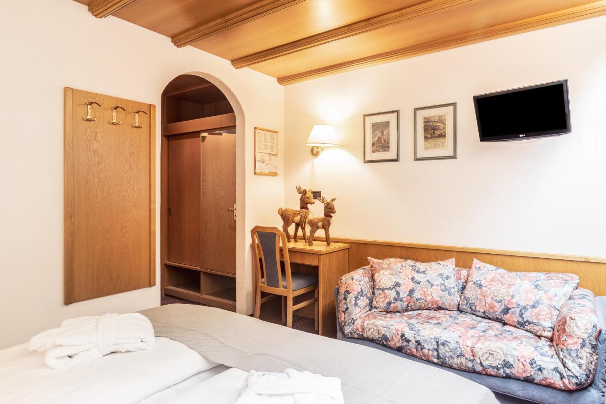 Hotel Meida ปอซซาดิฟัซซา ภายนอก รูปภาพ